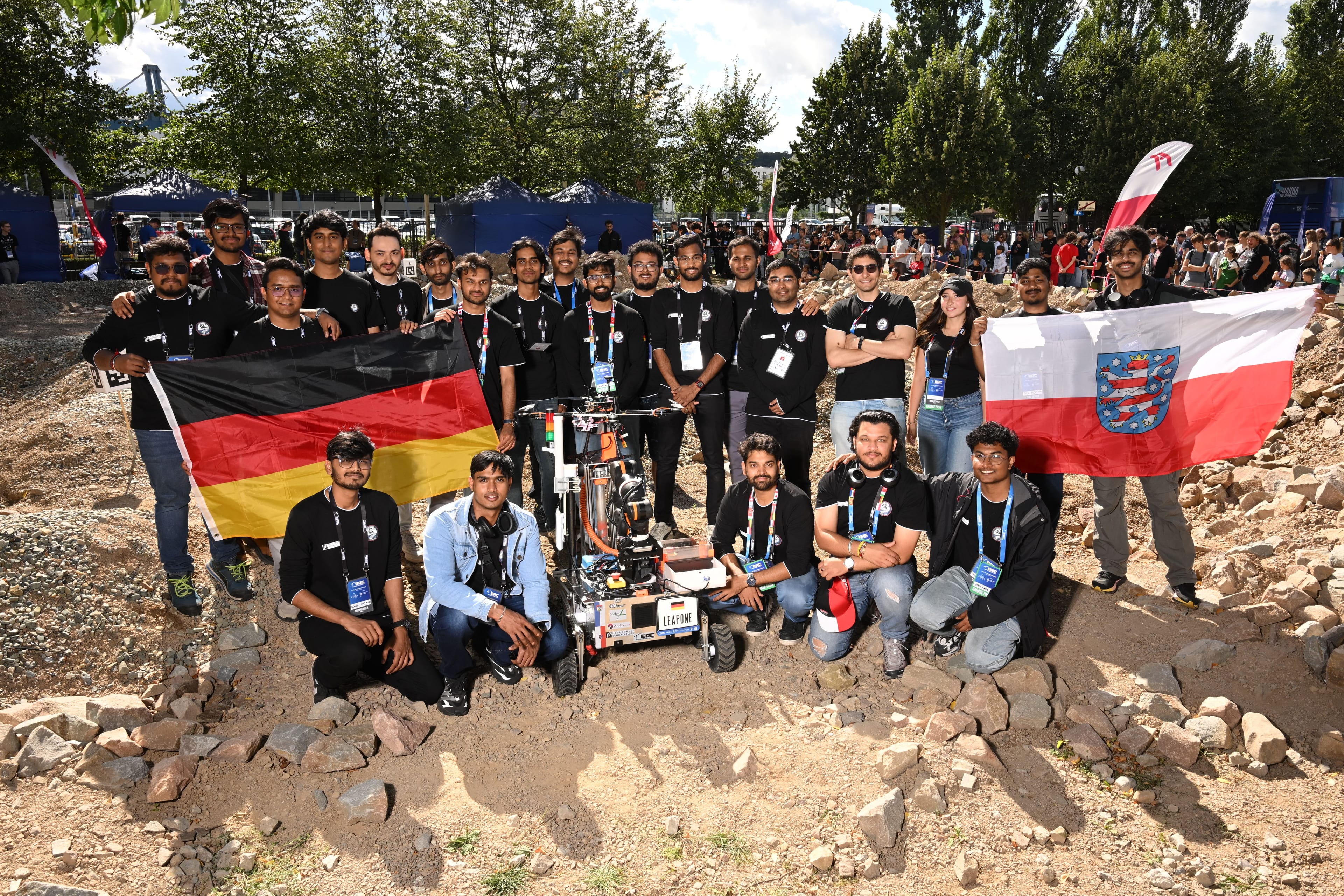The team gathers around LEAP-One on the Mars yard with the German and Thuringian flags.